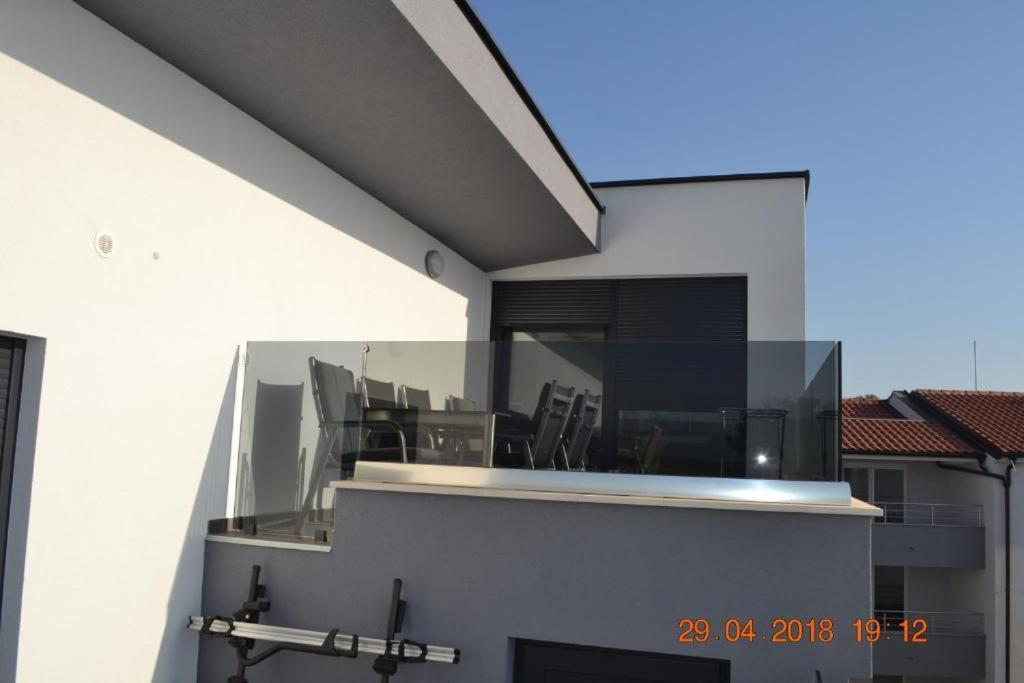 My Paradies - Njivice Penthouse*** Esterno foto